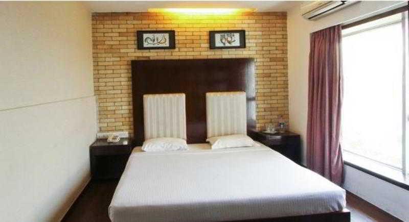 Fabhotel Savoy Suites Mumbai Airport Bagian luar foto