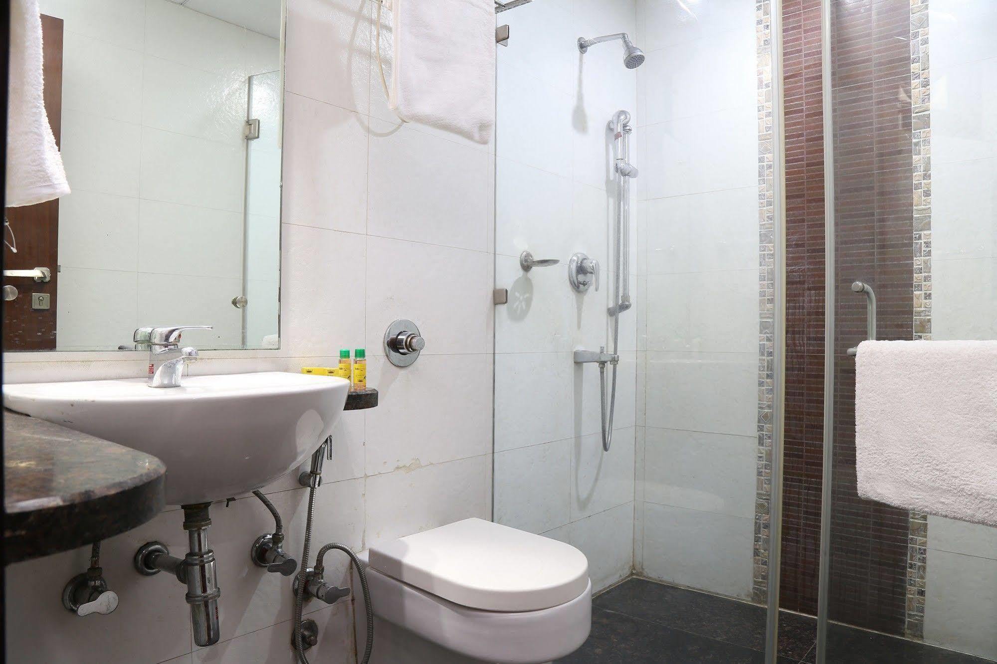 Fabhotel Savoy Suites Mumbai Airport Bagian luar foto