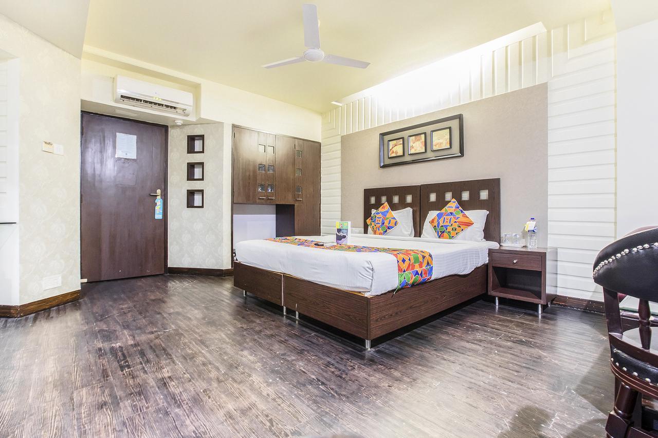 Fabhotel Savoy Suites Mumbai Airport Bagian luar foto